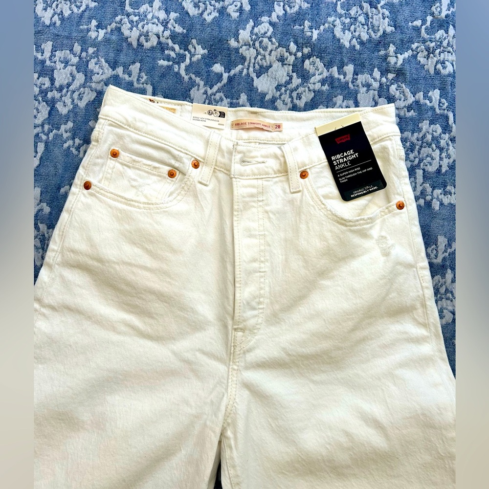 Brand New Levi’s Rib Cage Straight Jeans